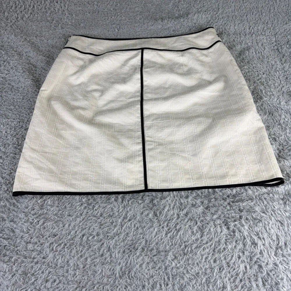 Ann Taylor Ivory Cream Textured Mini Skirt Black Trim Career Size 12